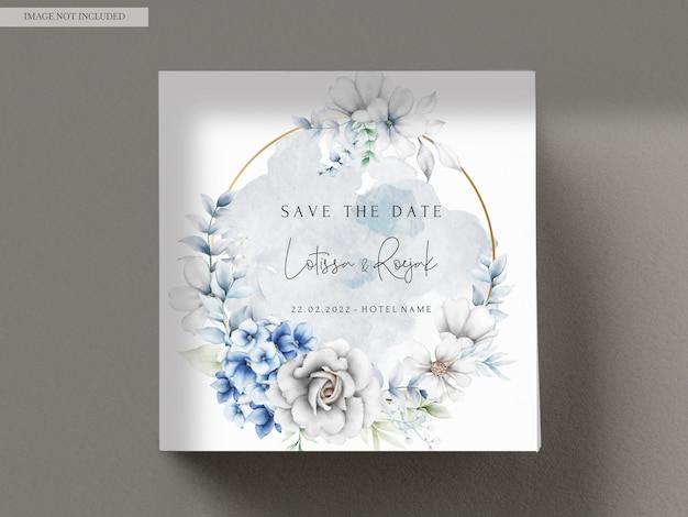 Kostenlose PSD elegante hochzeitseinladungskarte mit wunderschönem grauen und blauen blumenarrangement