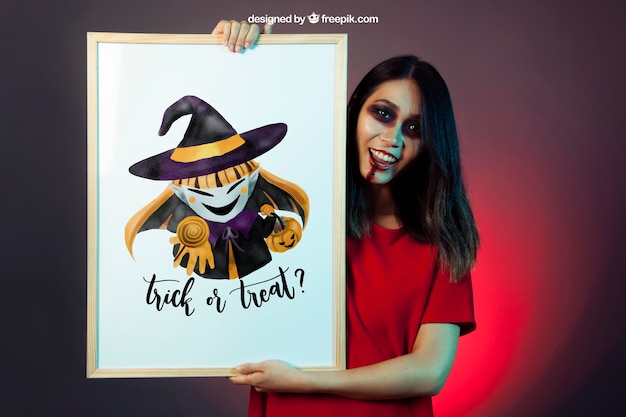 Kostenlose PSD halloween-mockup mit mädchen zeigt whiteboard