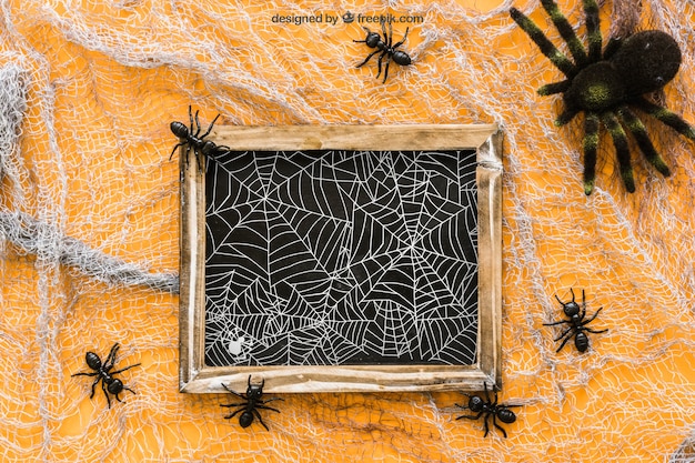 Kostenlose PSD halloween schiefer mockup mit ameisen und spinne