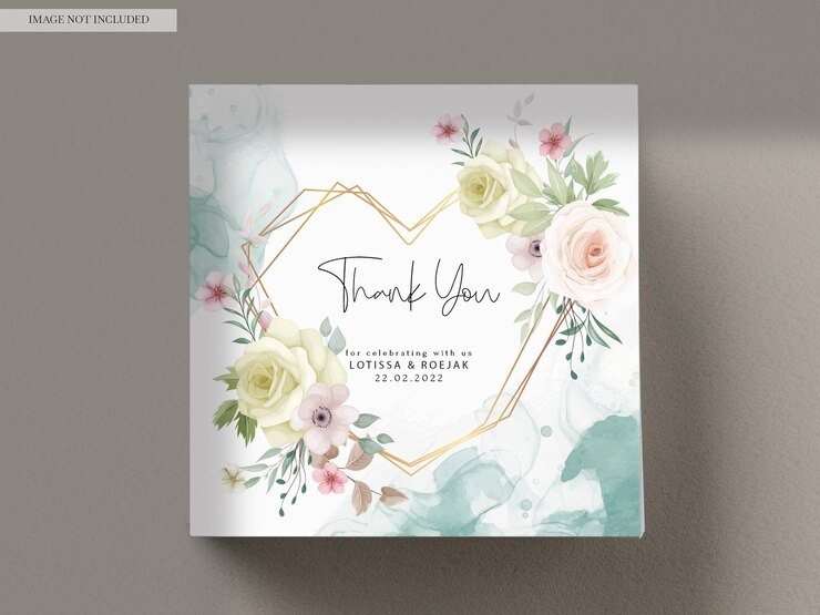 Kostenlose PSD hochzeitseinladungskarte mit wunderschönen handgezeichneten blumen