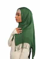 Kostenlose PSD junge frau mit hijab isoliert