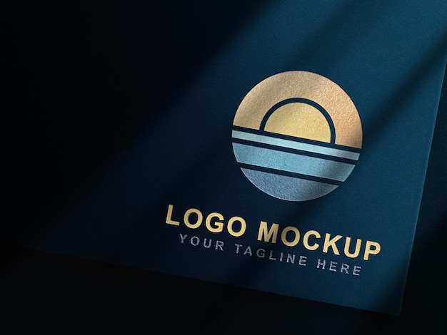 Luxus goldgeprägte logo mockup blaue karte