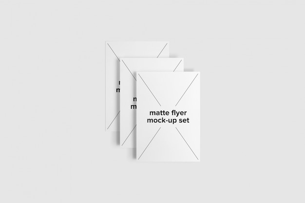 Kostenlose PSD matte flyer mock up set