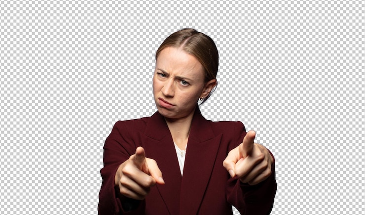 Kostenlose PSD mit beiden fingern und einem wütenden gesichtsausdruck auf die kamera zeigt und ihnen sagt, sie sollen ihre pflicht erfüllen