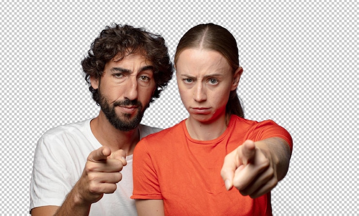 Kostenlose PSD mit beiden fingern und einem wütenden gesichtsausdruck auf die kamera zeigt und ihnen sagt, sie sollen ihre pflicht erfüllen