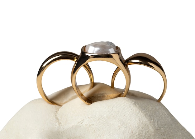 Nahaufnahme von goldenen Ringen