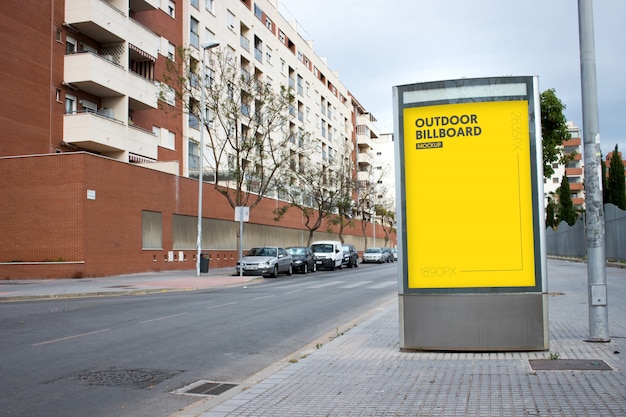 Plakatwand im Freien in der Stadt