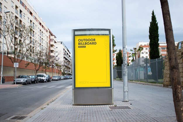 Plakatwand im Freien in der Stadt