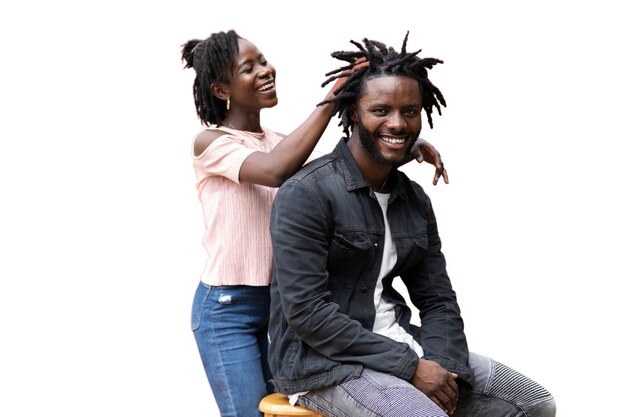Porträt eines jungen Mannes und einer jungen Frau mit Afro-Dreadlocks-Frisur