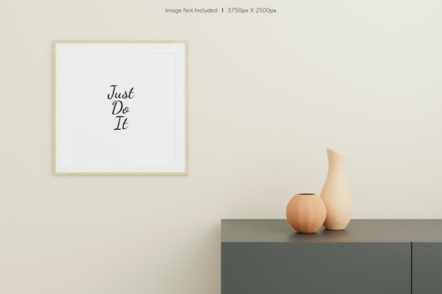 Quadratisches holzplakat oder fotorahmenmodell mit vase auf dem schreibtisch im wohnzimmer. 3d-rendering.