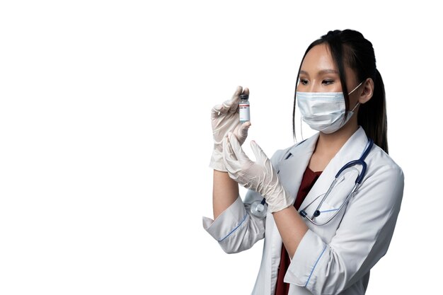 Sanitäter mit Impfstoff