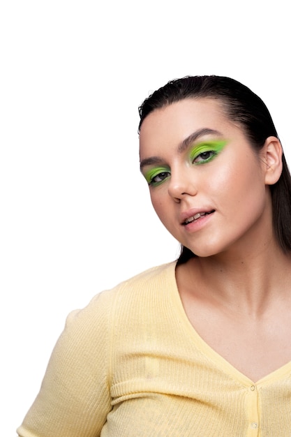 Vorderansichtfrau, die cooles Make-up trägt