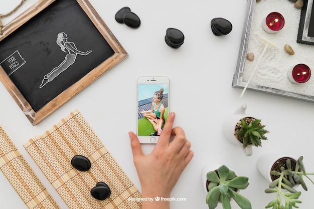 Yoga-dekoration mit smartphone