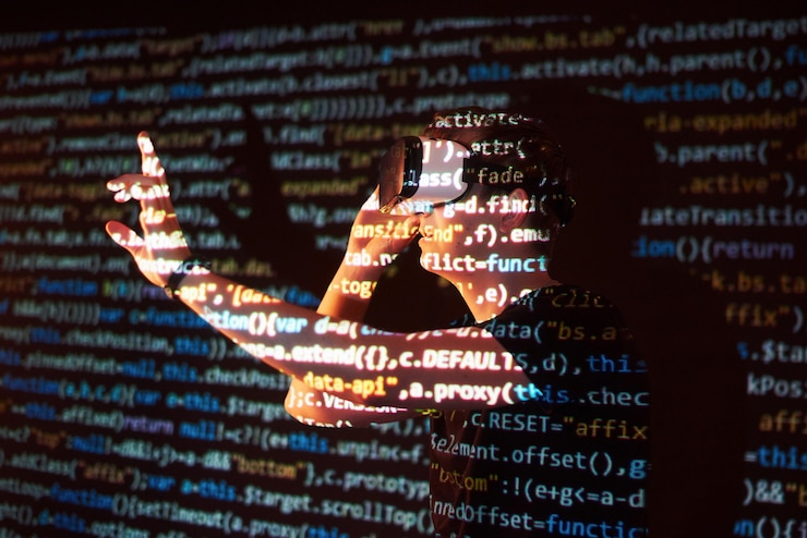 Gratis Foto double exposure of a caucasian man and virtual reality vr headset is presumably a gamer or a hacker cracking the code into a secure network or server, with lines of code