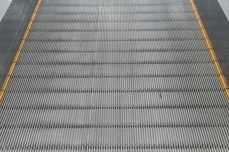 Gratis Foto empty escalator stairs