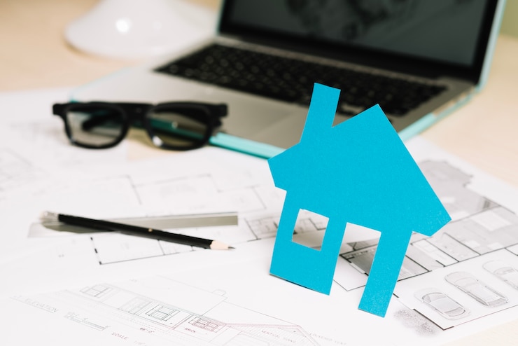 Gratis Foto house figurine and plan with glasses