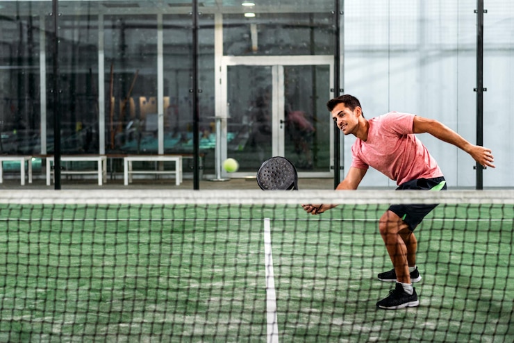 Gratis Foto man playing padel