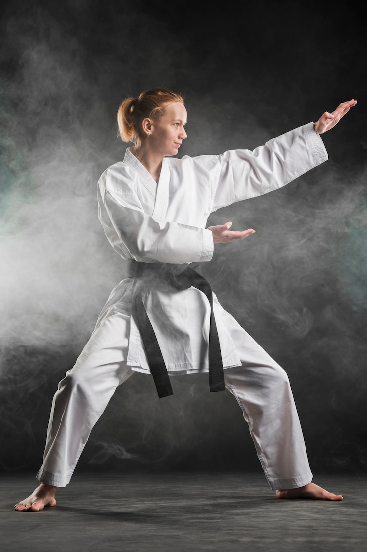 Gratis Foto martial arts fighter posing full shot