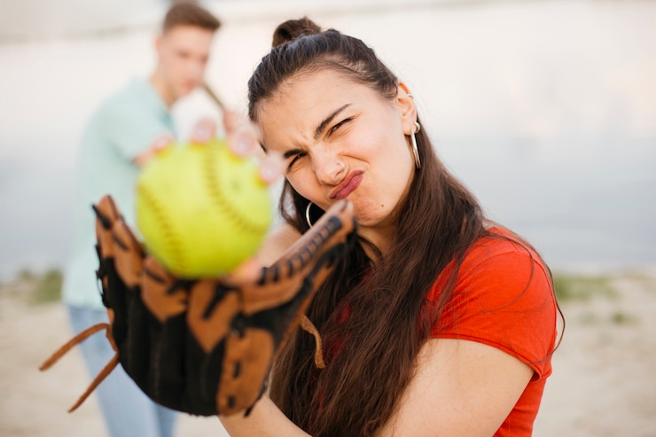 Gratis Foto medium shot friends playing baseball