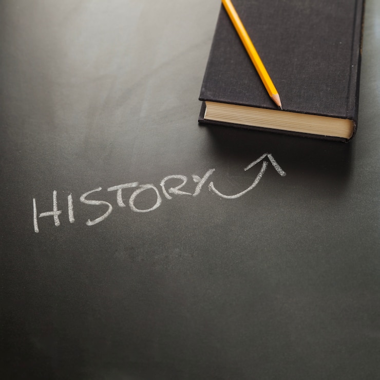 Gratis Foto textbook on blackboard
