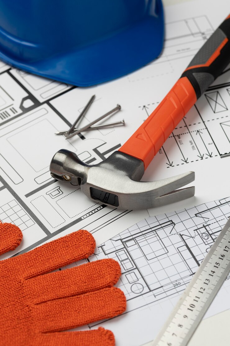 Gratis Foto view of steel hammer with other construction elements and tools