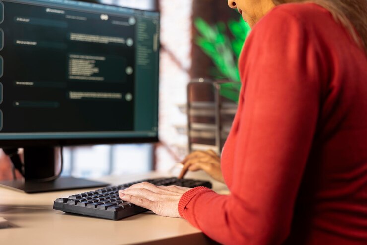 Gratis Foto ai assistant displayed on a computer monitor helping a person complete tasks