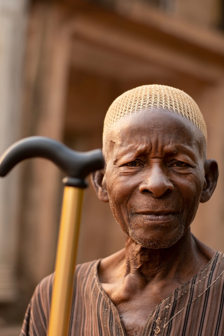 Gratis Bild front view senior man holding cane