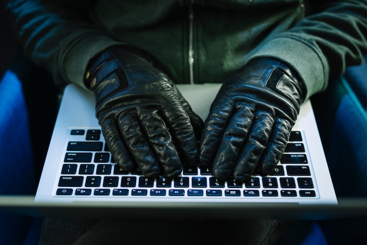 Gratis Bild hackare med bärbar dator