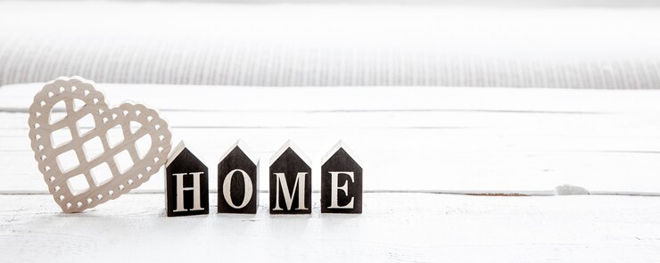 Gratis Foto still life in hygge style with the wooden word home