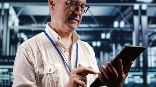 Supervisor does server hub management