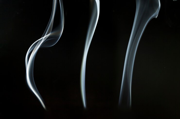 Gratis Bild three simple smoke silhouettes