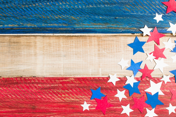 Gratis Bild wooden usa flag with red; blue and white paper cutout stars