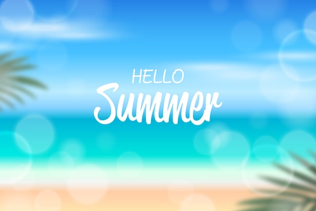 Hej sommar med oskärpa strand och löv