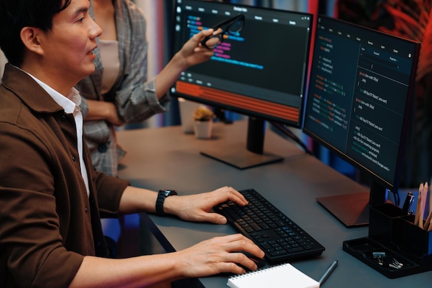 Các nhà phát triển CNTT thảo luận về hệ thống mã hóa trang web điểm Infobahn