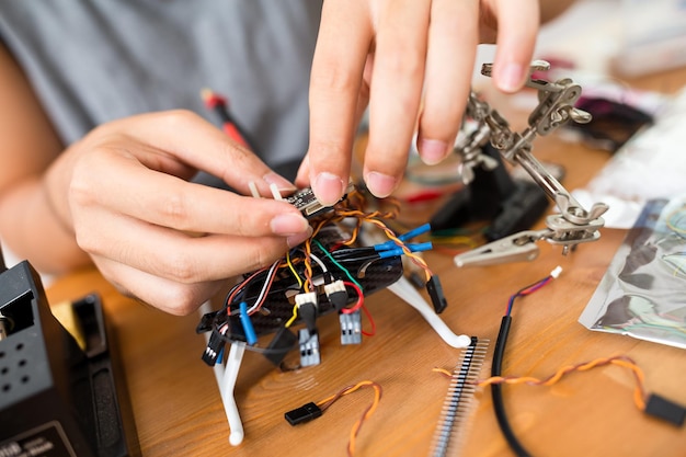 Human combine the drone cable