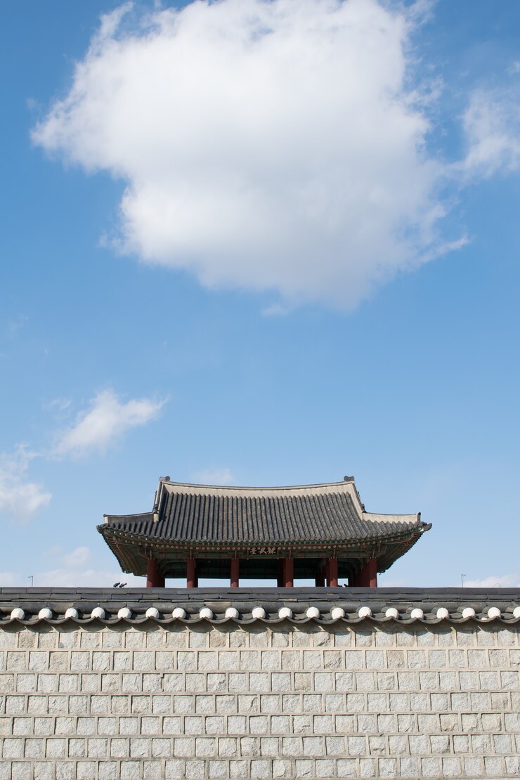 Photo korean traditional house with cumulus clouds
