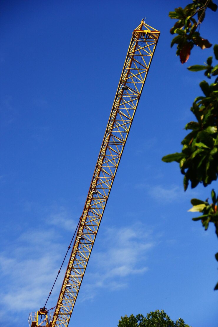 Photo large cranes used in construction