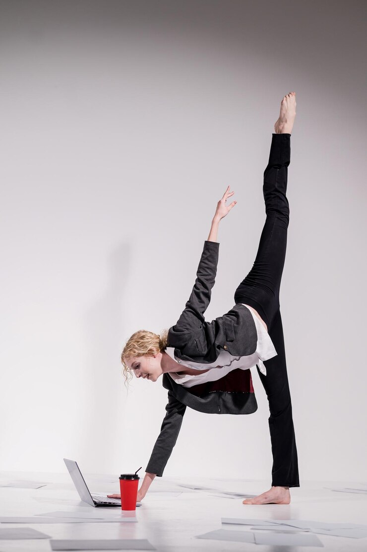 Photo low angle view of young woman against white background