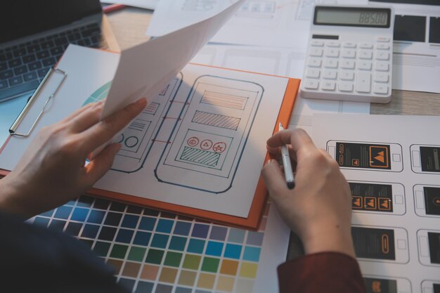 Quy trình thiết kế UX UI cho ứng dụng di động và trang web hiện đại. Bản dựng thử nghiệm sáng tạo của wireframe dành cho nhà phát triển ứng dụng chuyên nghiệp