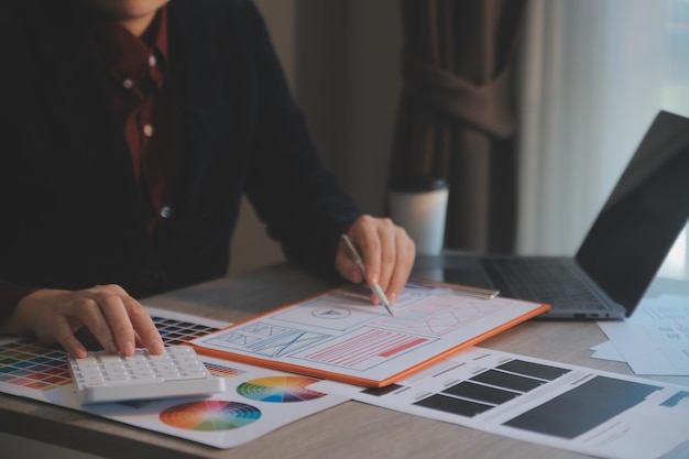 Quy trình thiết kế UX UI cho ứng dụng di động và trang web hiện đại. Bản dựng thử nghiệm sáng tạo của wireframe dành cho nhà phát triển ứng dụng chuyên nghiệp