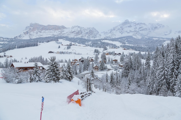 Miễn phí Photo cloudy day on the mountains from the small village of cortina in the dolomites