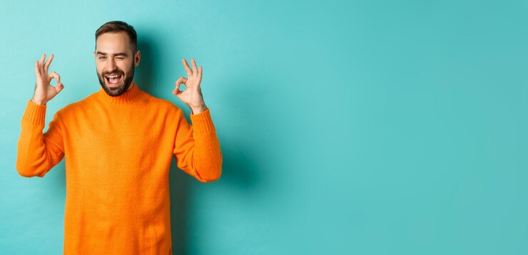 Miễn phí Photo confident man assuring all ok showing okay signs and winking at you recommending product standing in