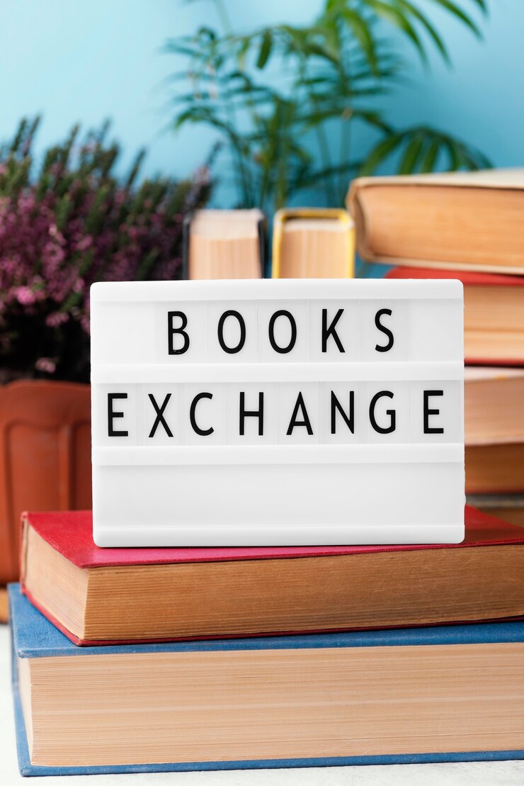 Miễn phí Photo front view of light box with stacked books