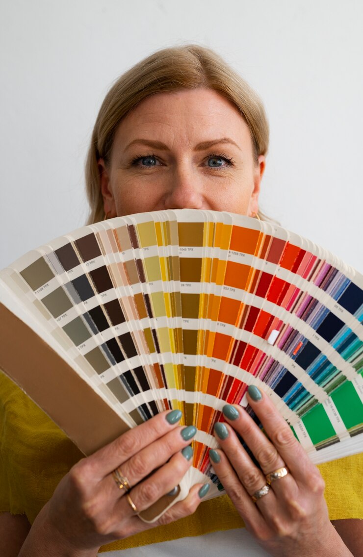 Miễn phí Photo front view woman with color palette