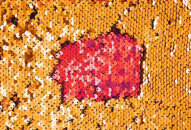 Ilmainen Kuva gold sequins sewn onto the fabric in the disco style