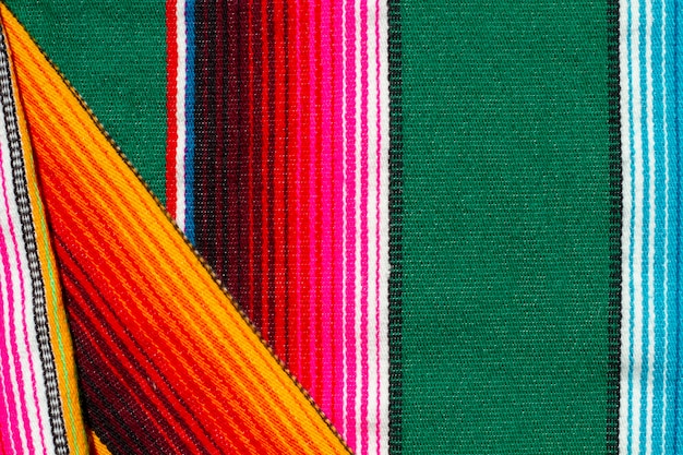 5 mai fête mexicaine avec vue de dessus en tissu coloré