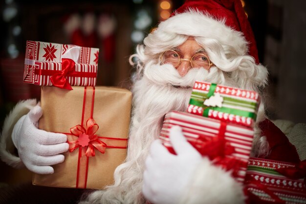 L'abondance de cadeaux est le rêve de chaque enfant