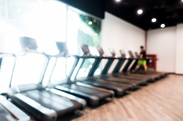 Abstrait flou gym et intérieur de la salle de fitness