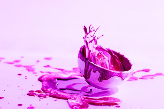 Abstrait avec splash de peinture rose et coupe