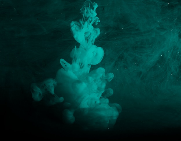 Abstraite lourde brume d&#39;azur dans l&#39;obscurité